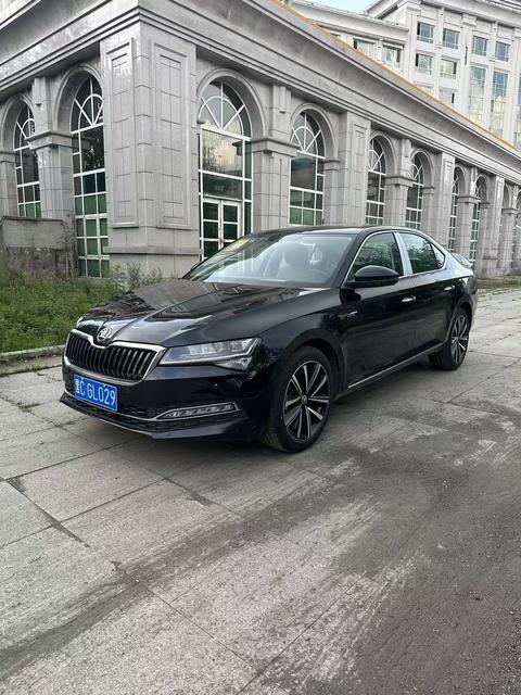 Skoda Superb 2025
