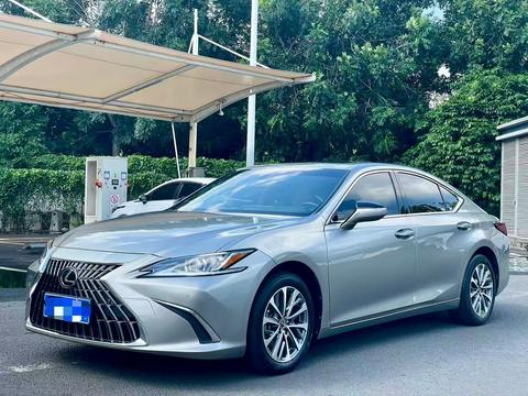 Lexus ES 2022