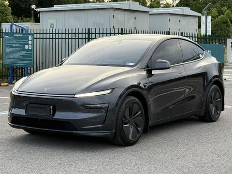Tesla Model Y 2025