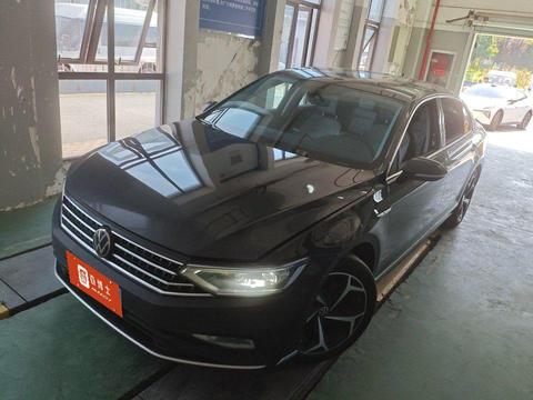 Volkswagen Magotan 2025