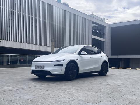 Tesla Model Y 2025
