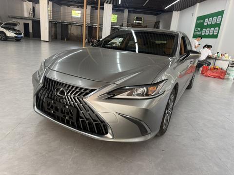Lexus ES 2022