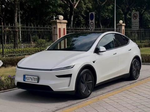 Tesla Model Y 2025