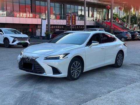Lexus ES 2025