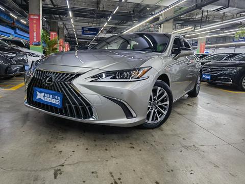 Lexus ES 2022