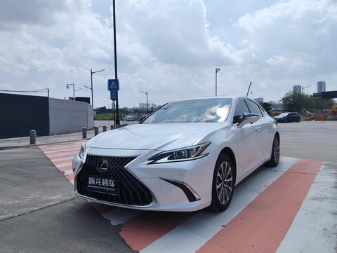 Lexus ES 2022