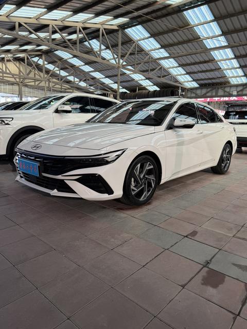 Hyundai Elantra 2023