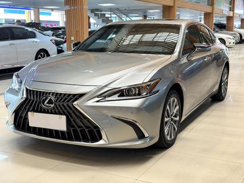 Lexus ES 2022