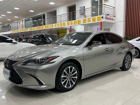 Lexus ES 2022