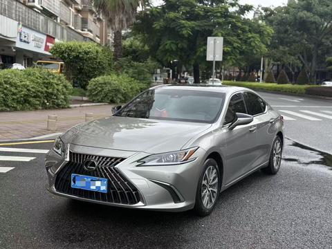 Lexus ES 2022
