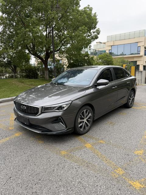 Geely Emgrand 2022