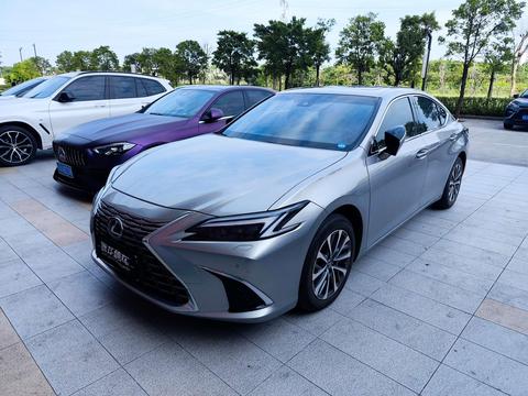 Lexus ES 2025