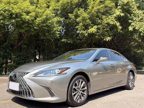 Lexus ES 2022