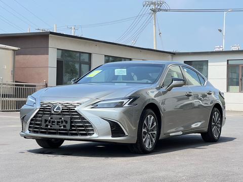 Lexus ES 2025