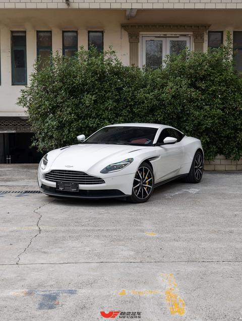 Aston Martin DB11 2022