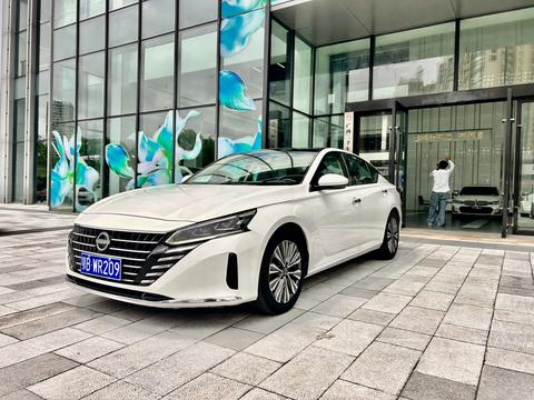 Nissan Teana 2022