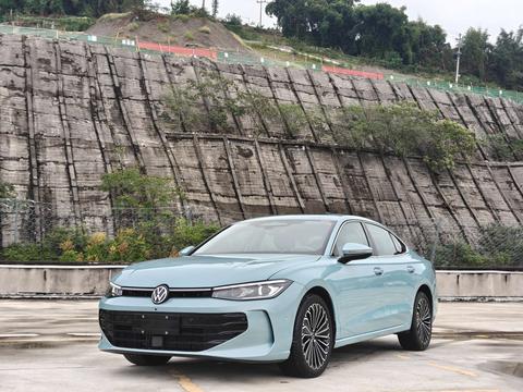 Volkswagen Passat 2025