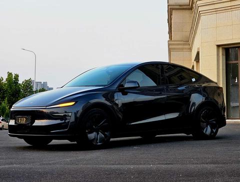 Tesla Model Y 2025