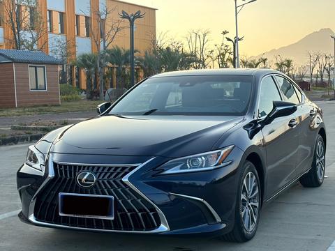 Lexus ES 2022
