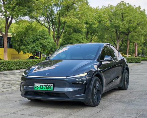 Tesla Model Y 2025