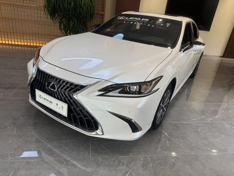 Lexus ES 2022