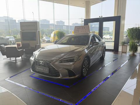 Lexus ES 2025