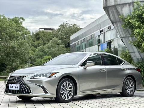 Lexus ES 2021