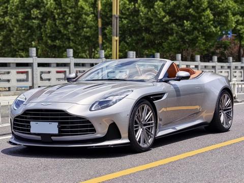 Aston Martin DB12 2024