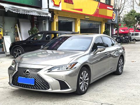Lexus ES 2022