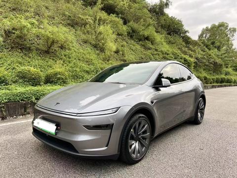Tesla Model Y 2025