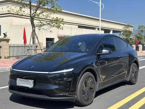 Tesla Model Y 2025