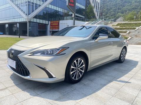 Lexus ES 2024