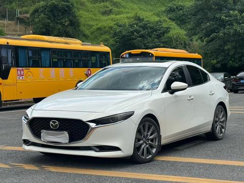 Mazda 3 Axela 2022