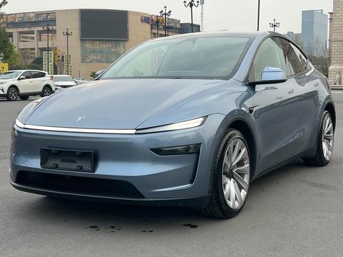 Tesla Model Y 2025