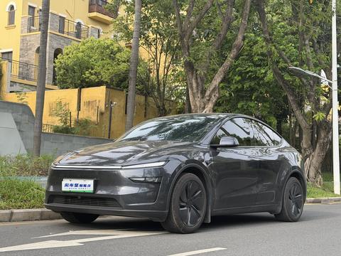 Tesla Model Y 2025
