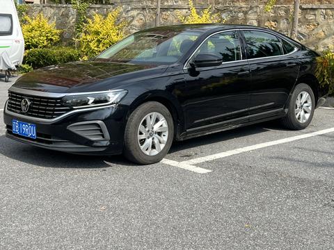 Volkswagen Passat 2023