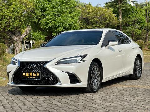 Lexus ES 2025