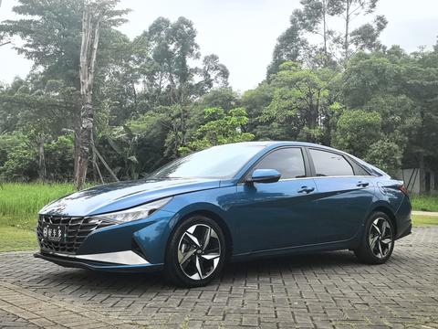 Hyundai Elantra 2022