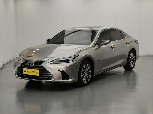 Lexus ES 2025