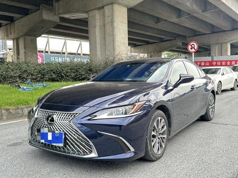 Lexus ES 2022