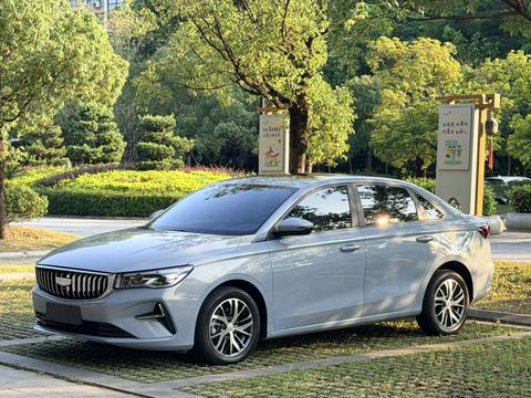 Geely Emgrand 2025