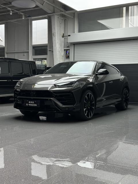 Lamborghini Urus 2021