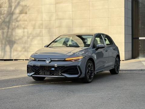 Volkswagen Golf 2025