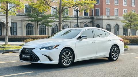 Lexus ES 2021