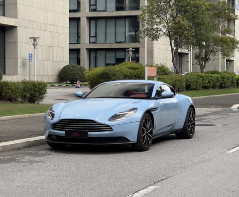 Aston Martin DB11 2022