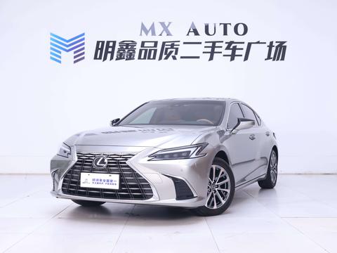 Lexus ES 2025