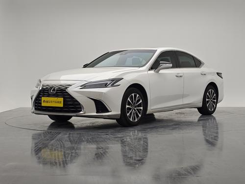 Lexus ES 2025