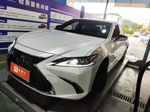 Lexus ES 2022