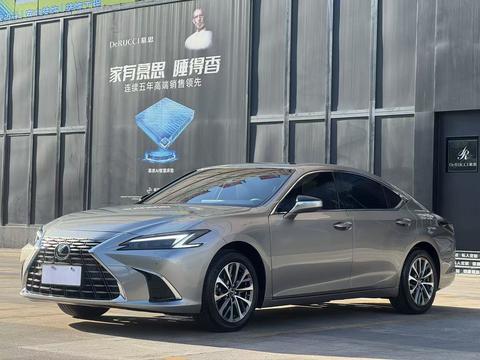 Lexus ES 2025