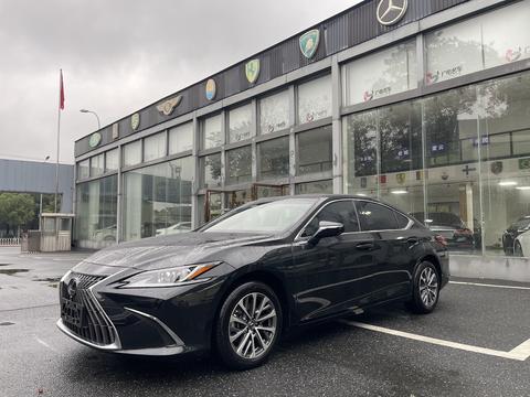 Lexus ES 2022